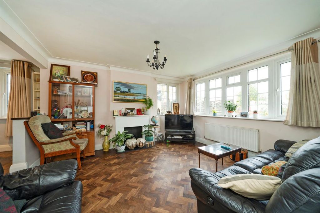 Property photo 2 of 9