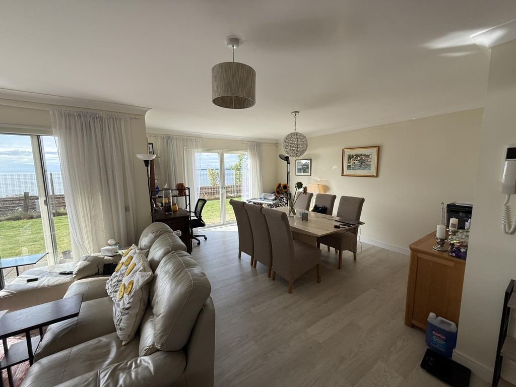 Property photo 3 of 17 Img 1639