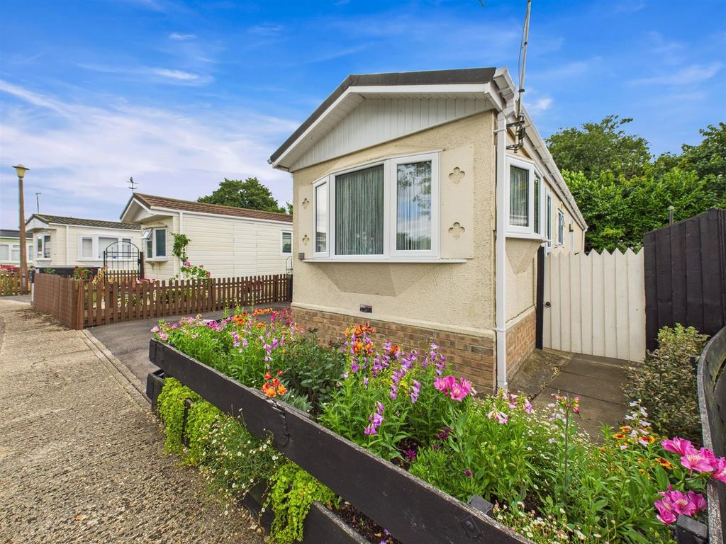 Property photo 3 of 12 Cam03975G0-Pr0125-Still015.Jpg