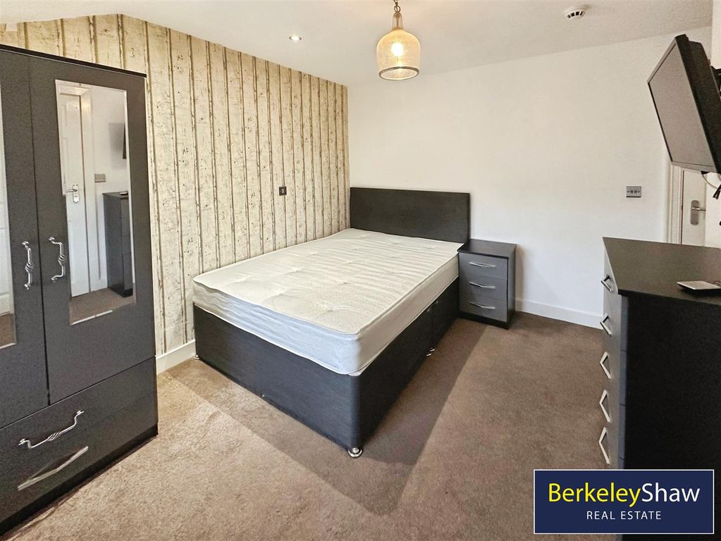 Property photo 1 of 10 Bedroom