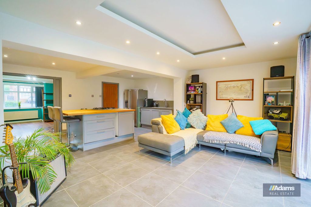 Property photo 3 of 26