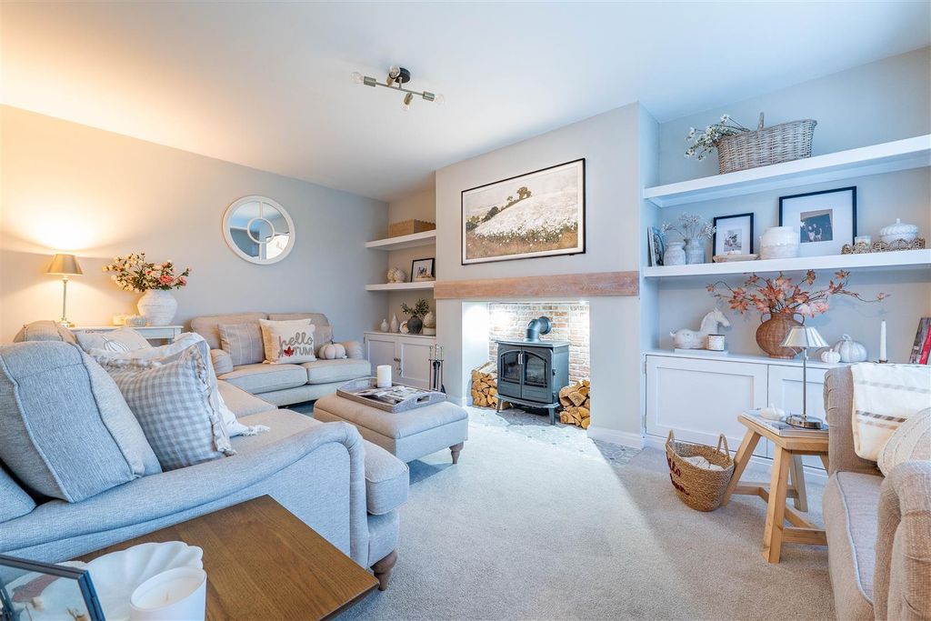 Property photo 2 of 47 Lounge