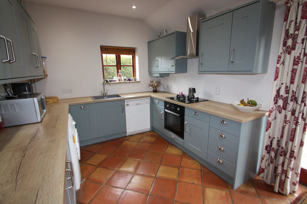 Property photo 3 of 25