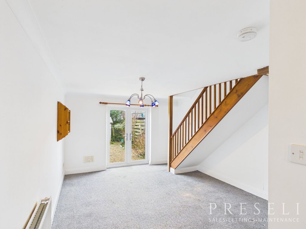 Property photo 2 of 12 Cam05119G0-Pr0075-Still017