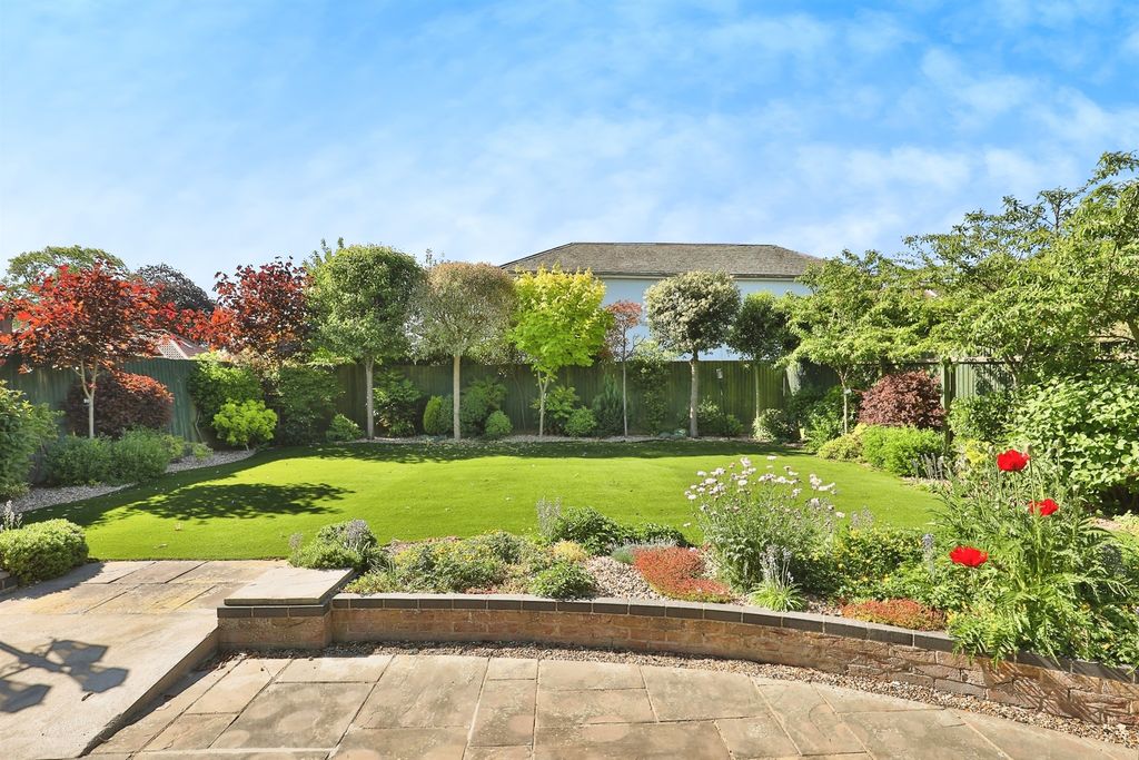 Property photo 2 of 20