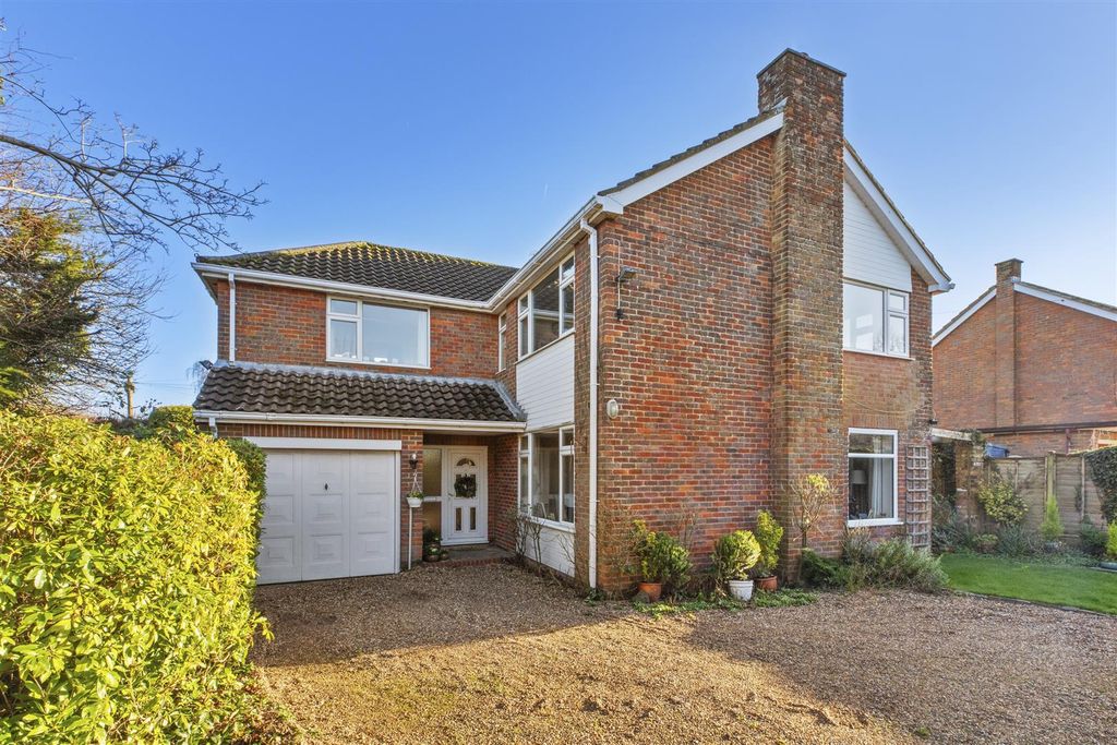 Property photo 1 of 21 Reedale, Common Rd, Hp15 6Ez-24.Jpg