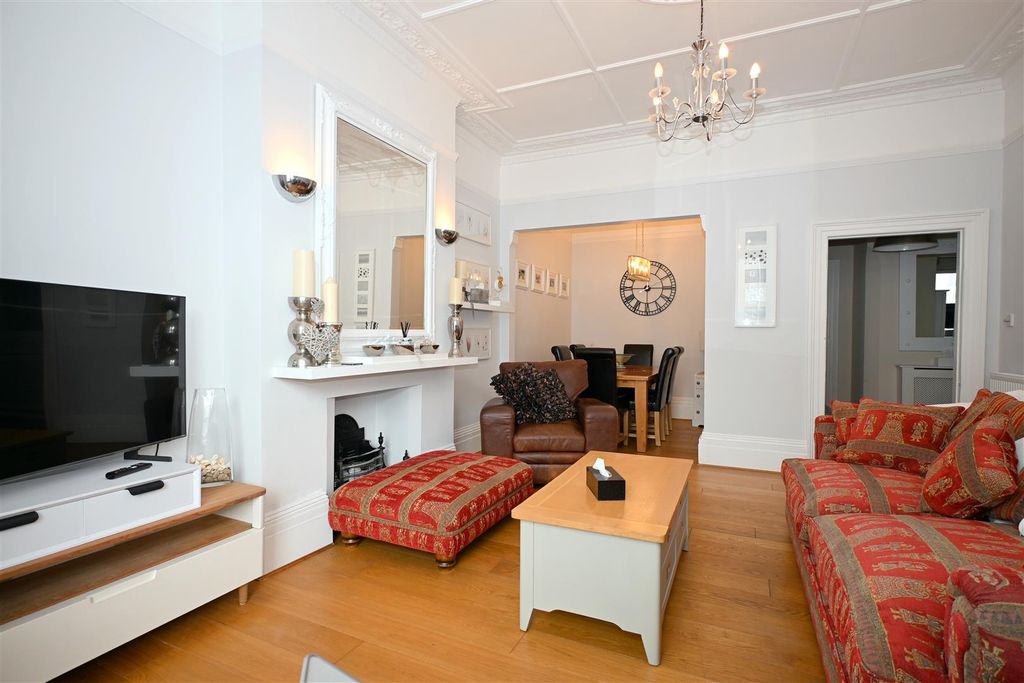Property photo 3 of 14 Sitting Room/Dining Room