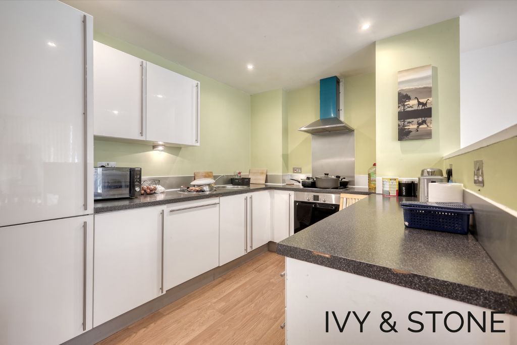 Property photo 2 of 18 4284192
