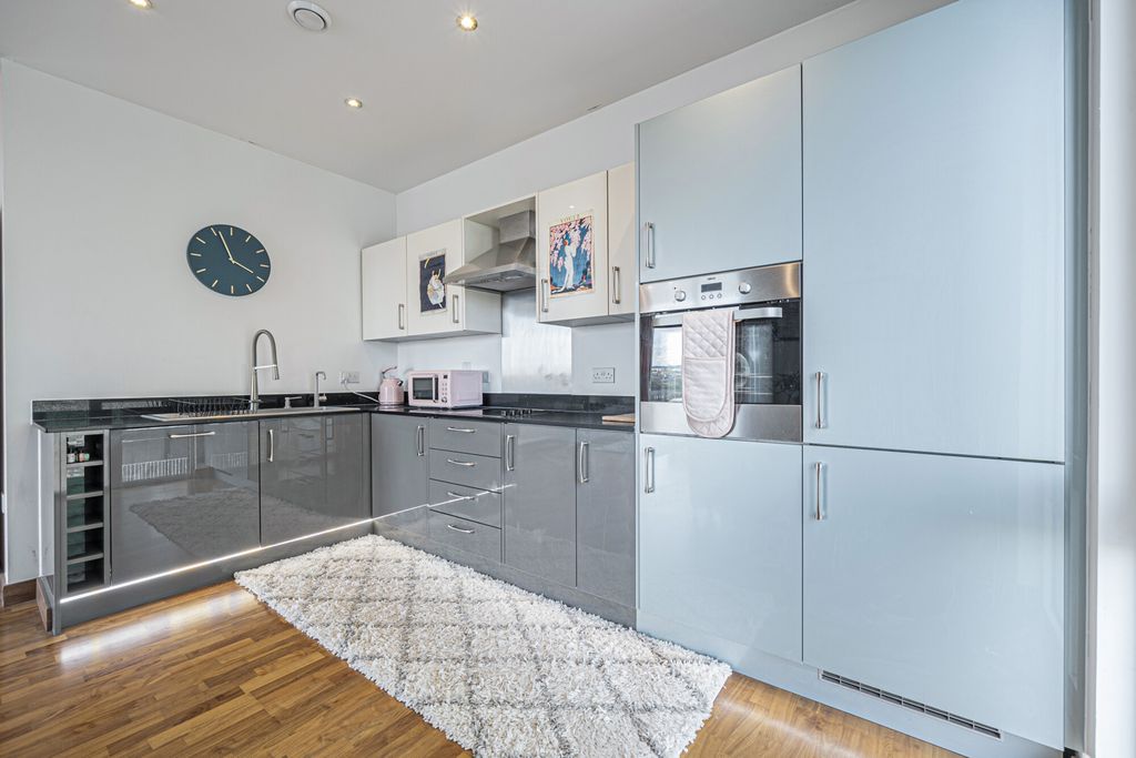 Property photo 2 of 17 Kitchen