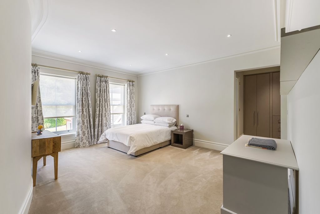 Additional image 18 of 6 bed property for saleRegent's Walk, Ascot, Berkshire SL5