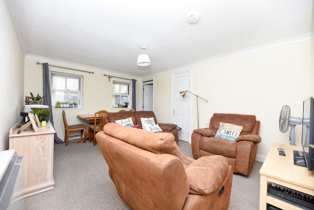 Property photo 2 of 8