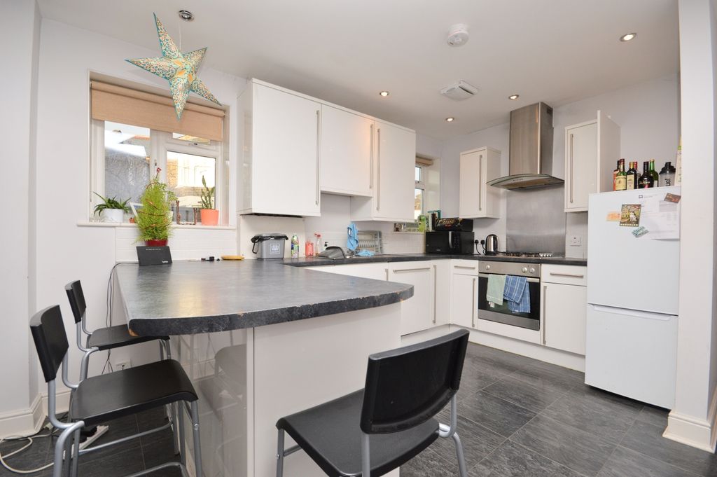 Property photo 1 of 10 Kitchen