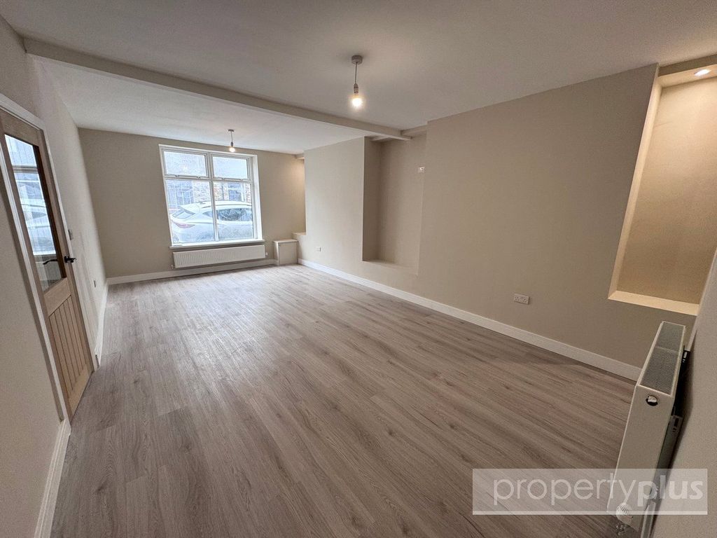 Property photo 2 of 16 Picture No. 09