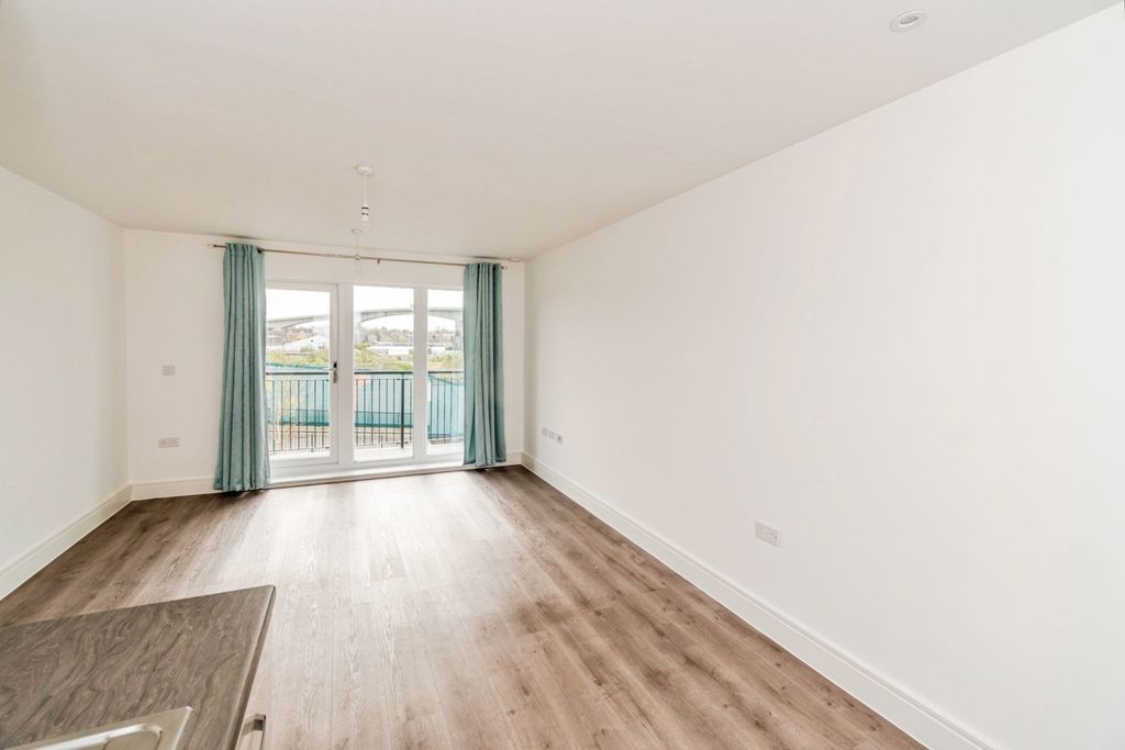 Property photo 2 of 10 Pbox-Img.Jpg