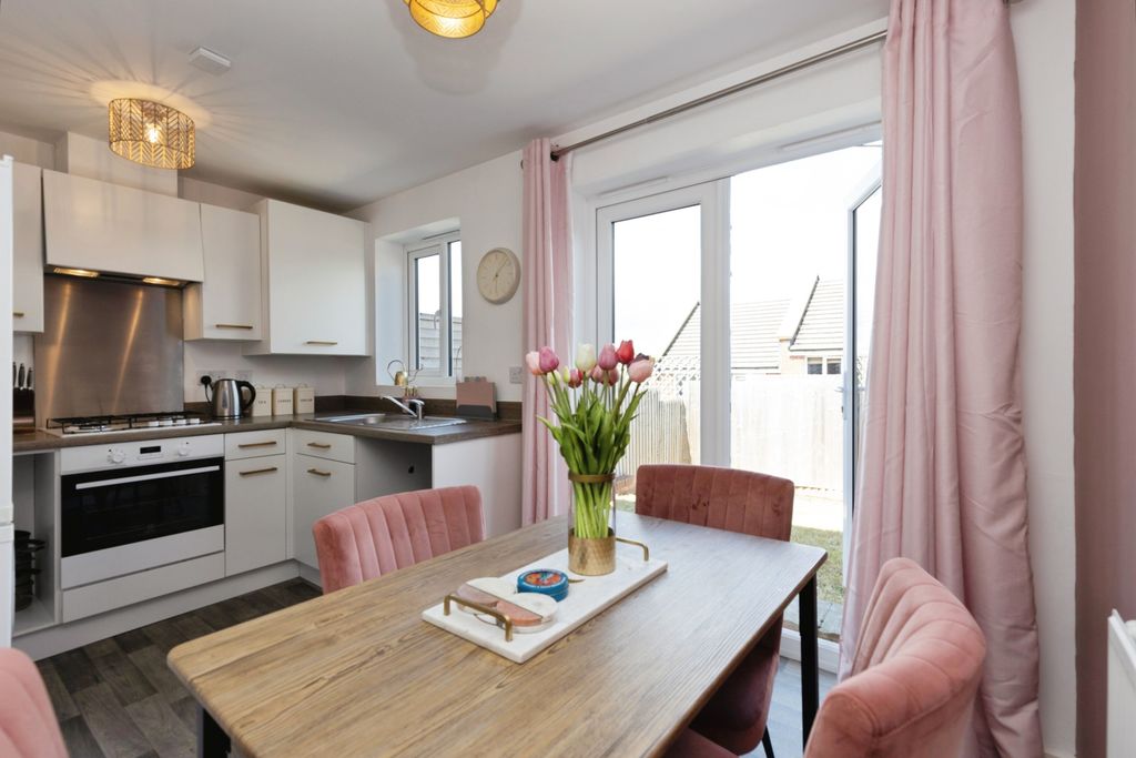 Property photo 3 of 12 Kitchen/Dining Room