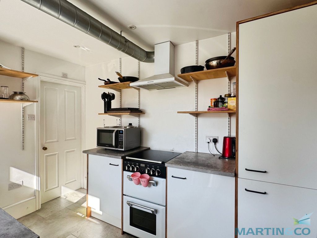 Property photo 2 of 16 Dbb3F6c6--4C50-875C-56924A5Aab72-29114-00000E1Ed6D