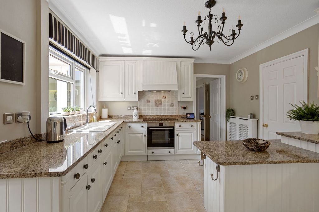 Property photo 2 of 22