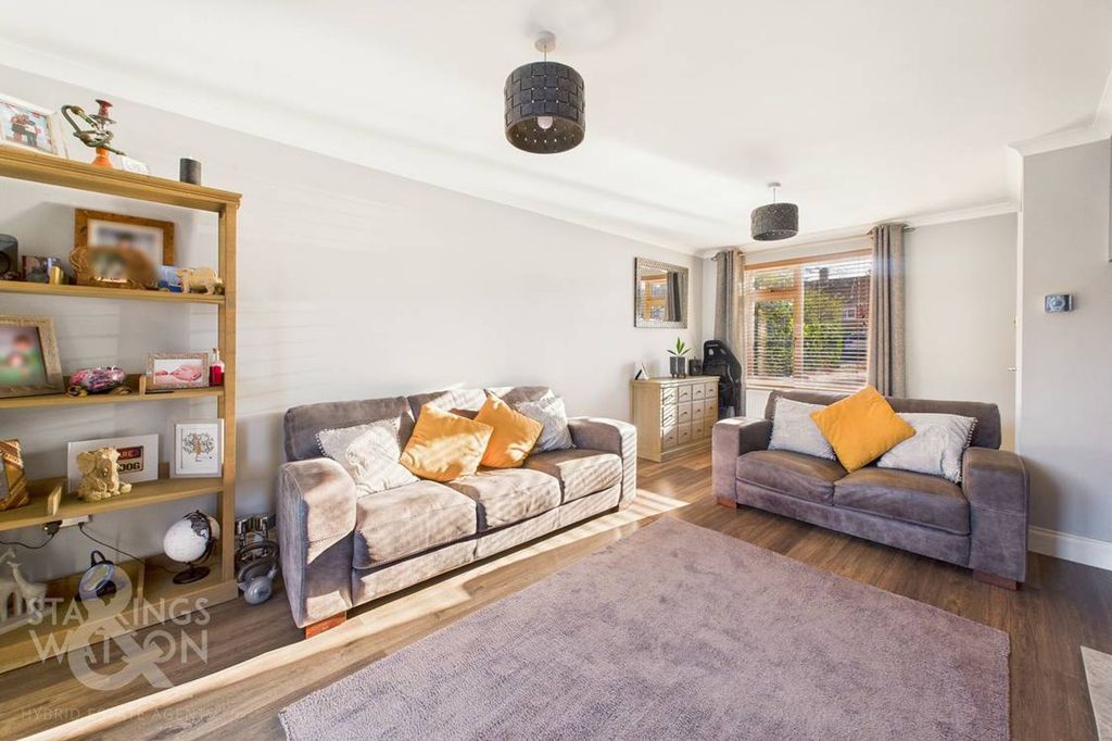 Property photo 2 of 26