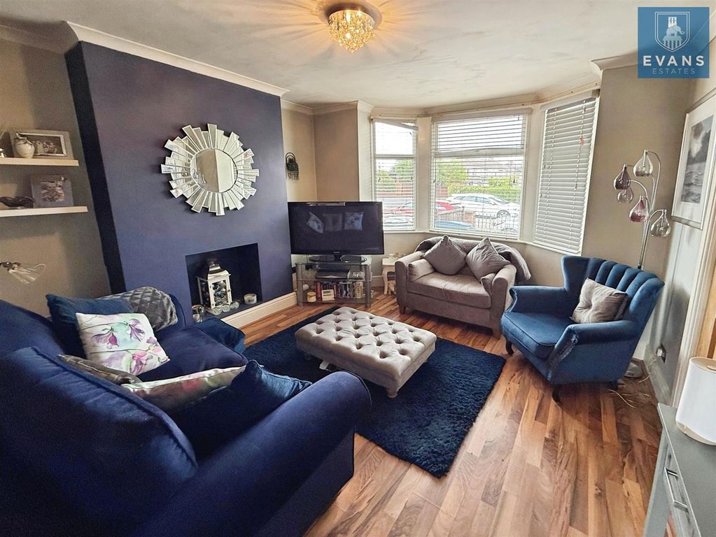 Property photo 2 of 12 Lounge