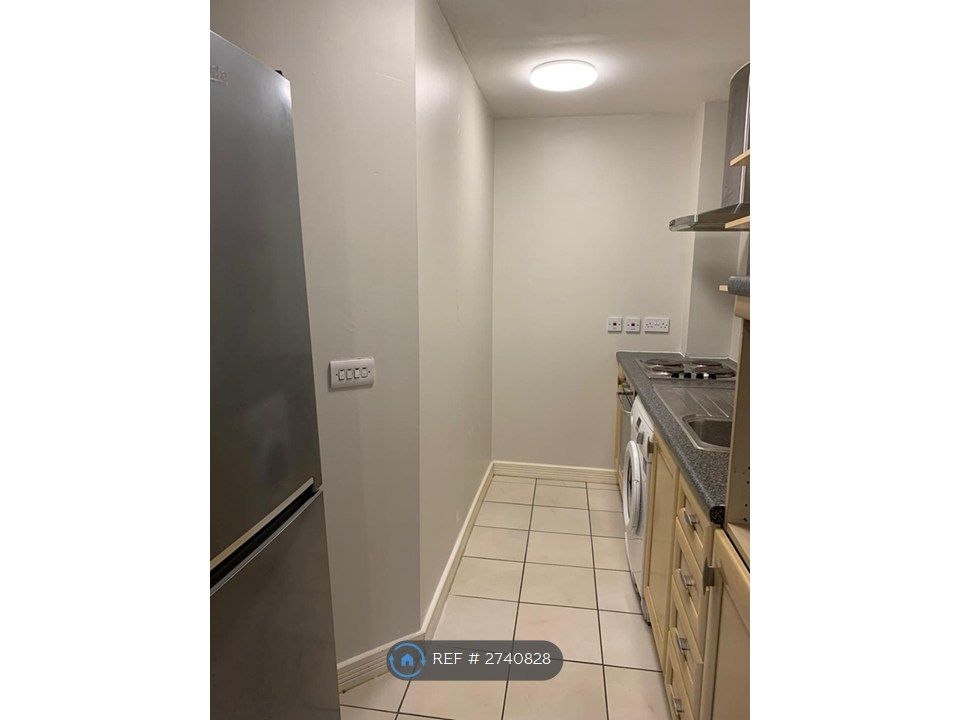 Property photo 3 of 8 Kitchen