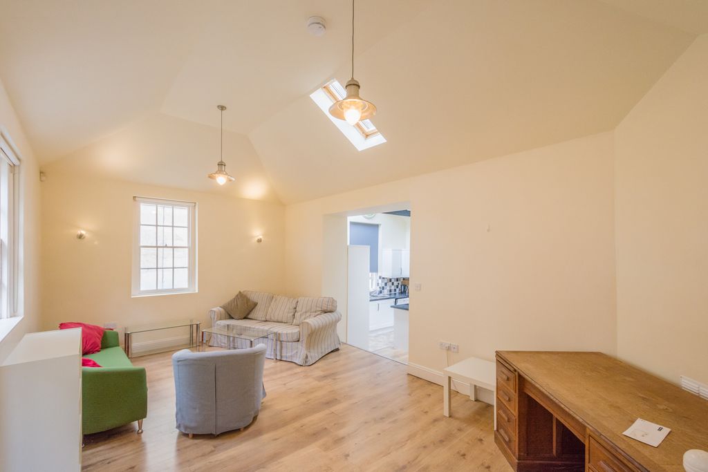 Property photo 3 of 14 9 Barton Buildings New -4