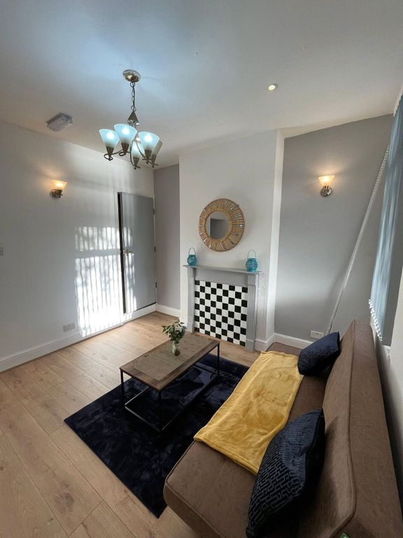 Property photo 1 of 21 Picture No. 01