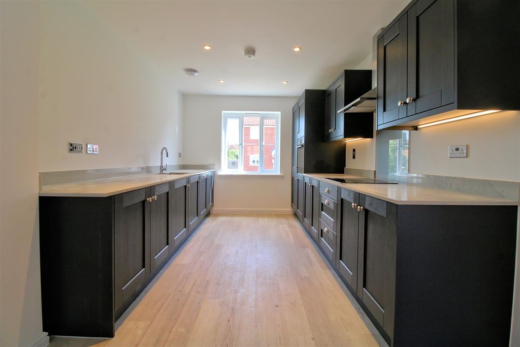 Property photo 3 of 24 Kitchen