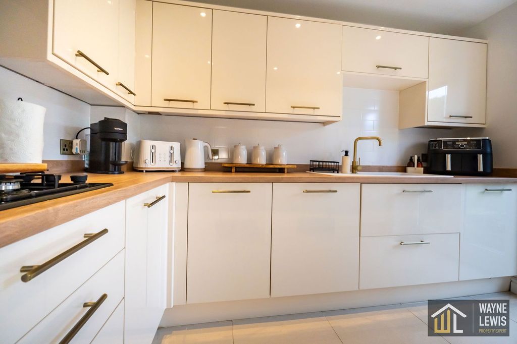 Property photo 3 of 44