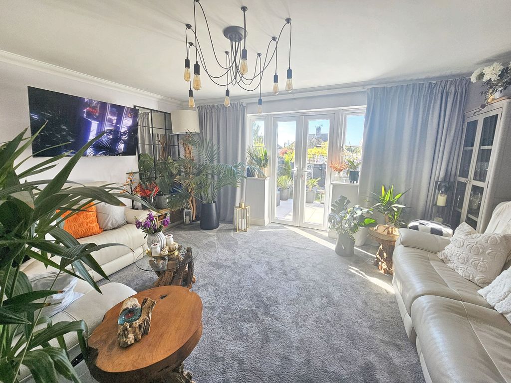 Property photo 3 of 19