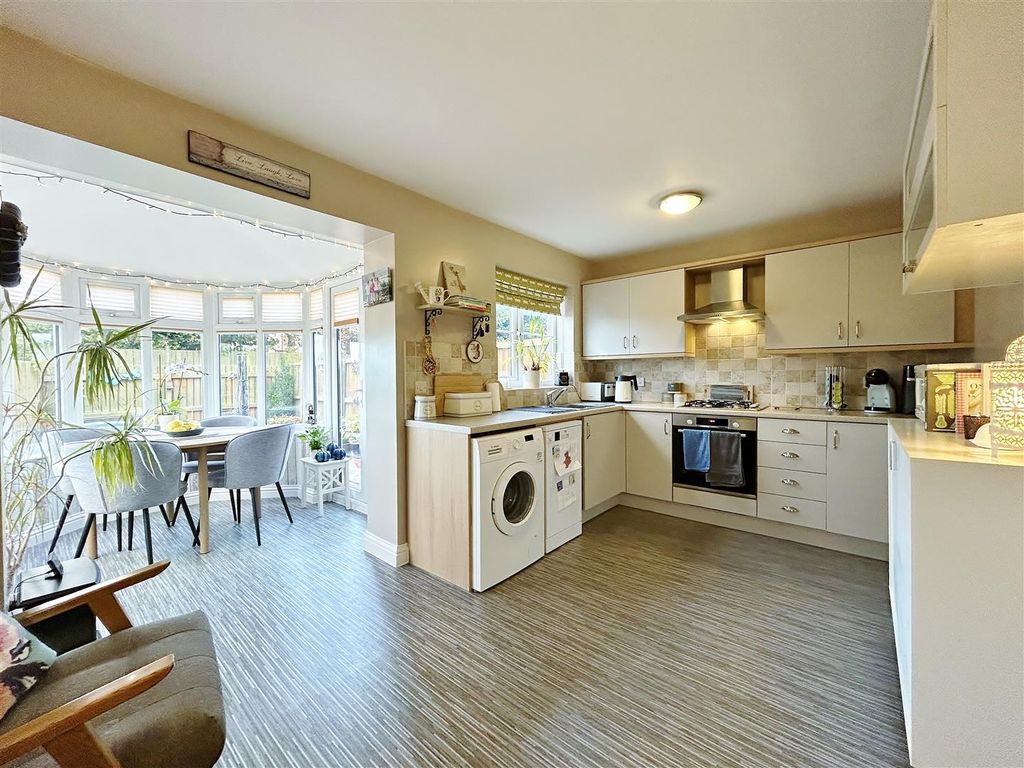 Property photo 3 of 25 Kitchen