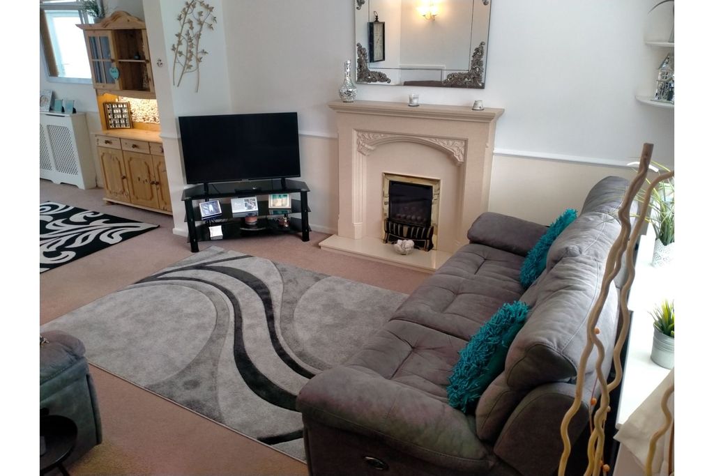 Property photo 3 of 23 Living Room