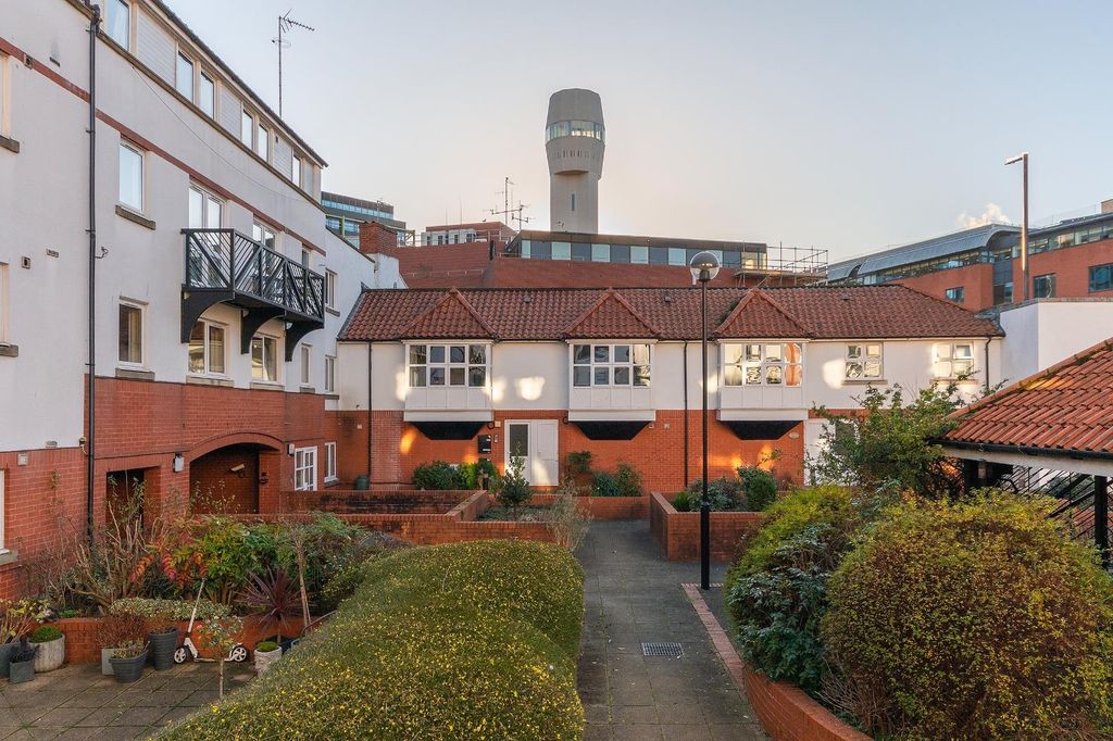 Property photo 2 of 23 0F3Csp - External H.Jpg