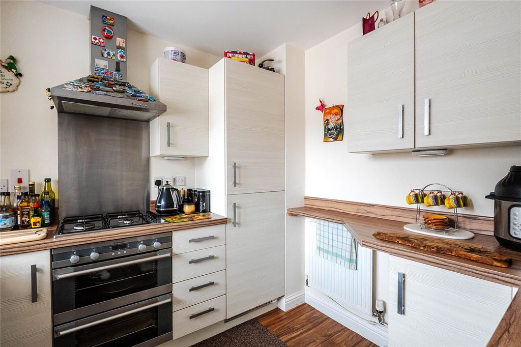 Property photo 2 of 18 Picture No. 12