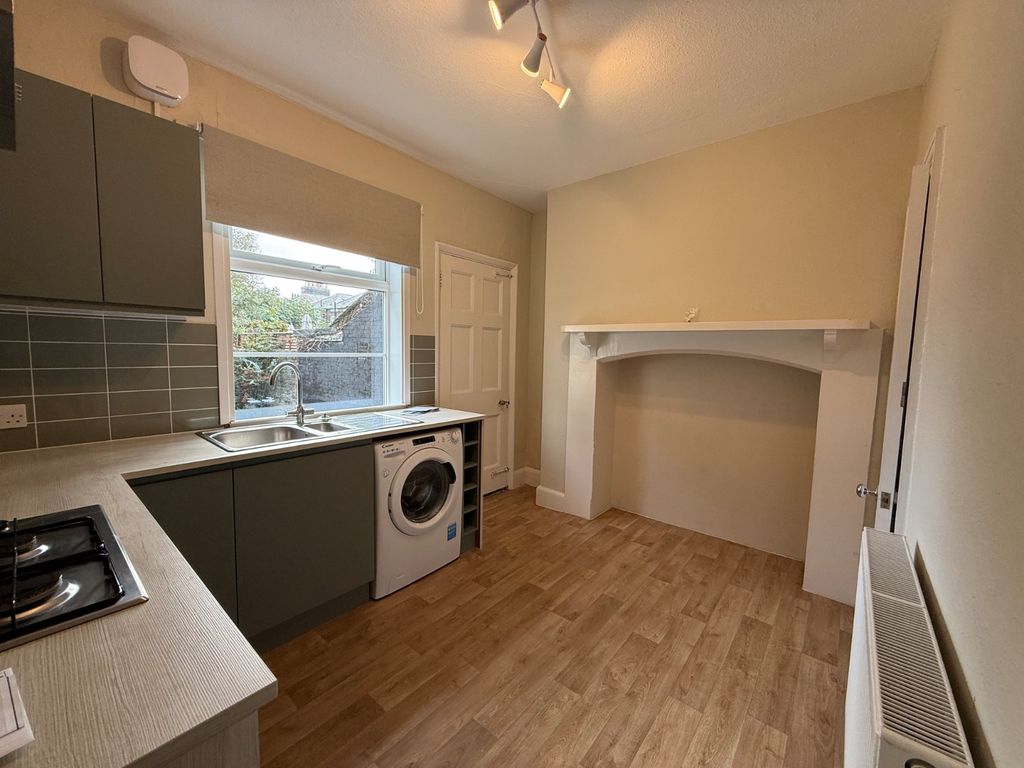 Property photo 2 of 8 Picture No. 15