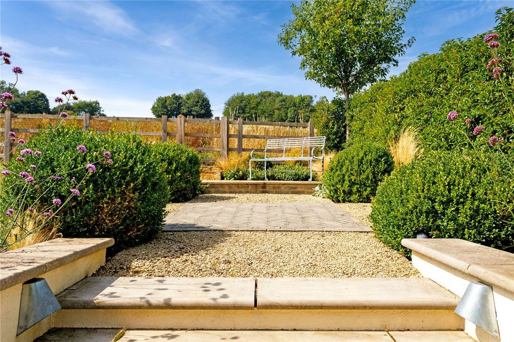 Property photo 3 of 25 Garden