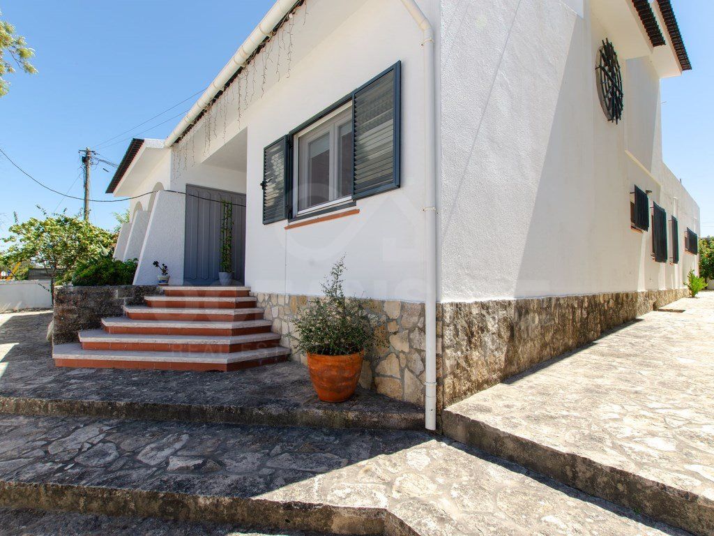 Property photo 2 of 60