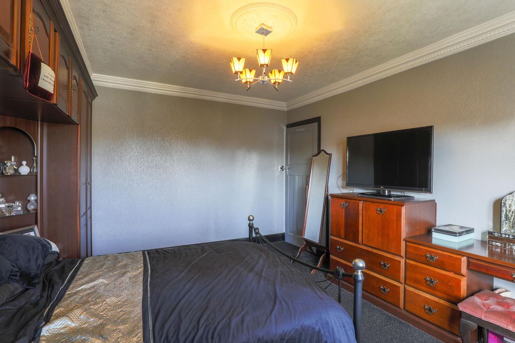 Additional image 13 of 3 bed semi-detached house for saleCoulsdon Road, Coulsdon CR5