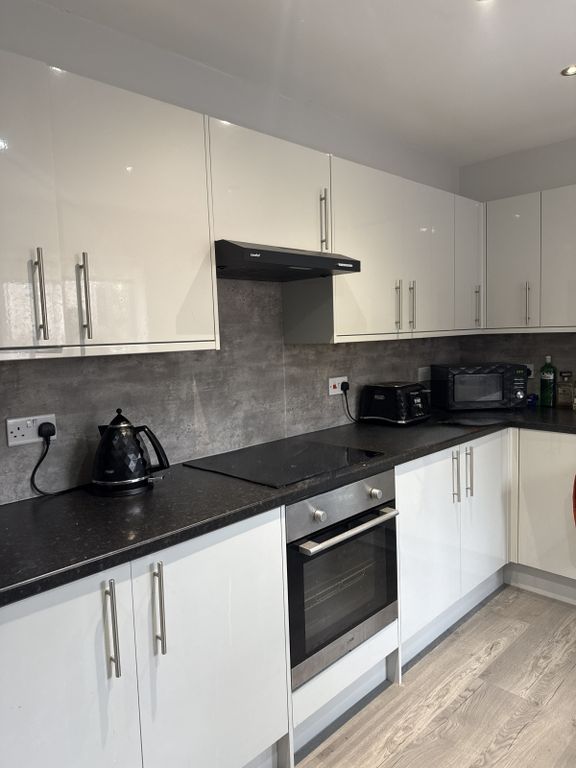 Property photo 2 of 7 Kitchen