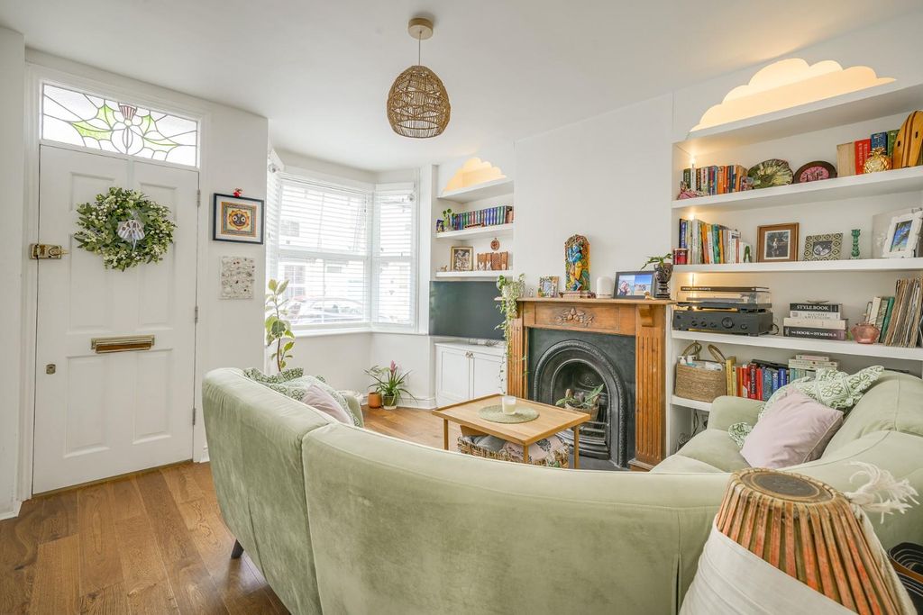 Property photo 2 of 18