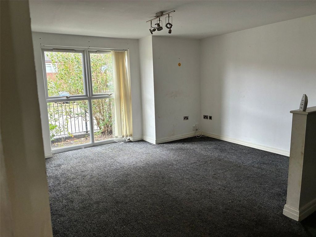 Property photo 2 of 8 Picture No. 12