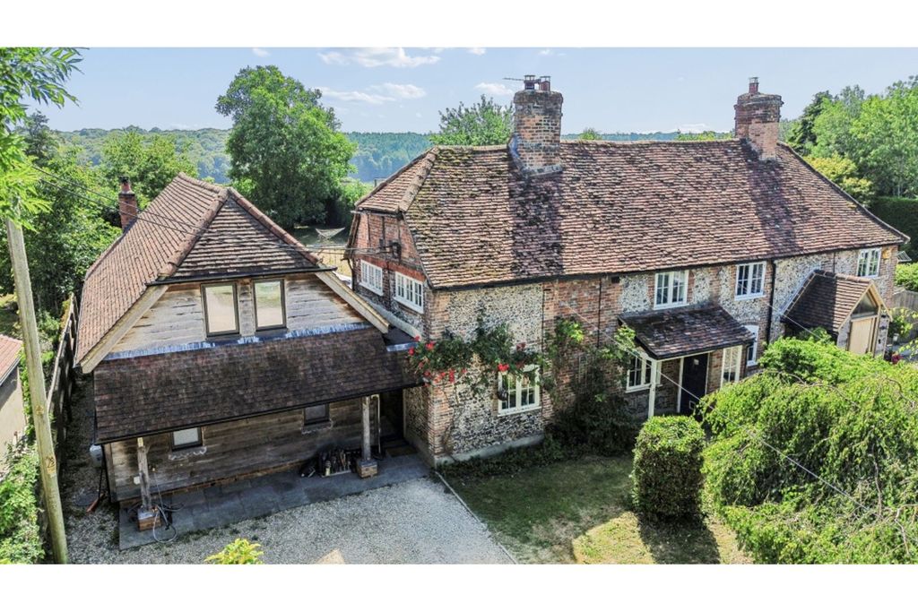 Property photo 1 of 32