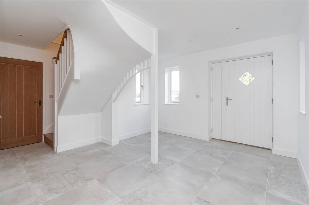 Property photo 3 of 28