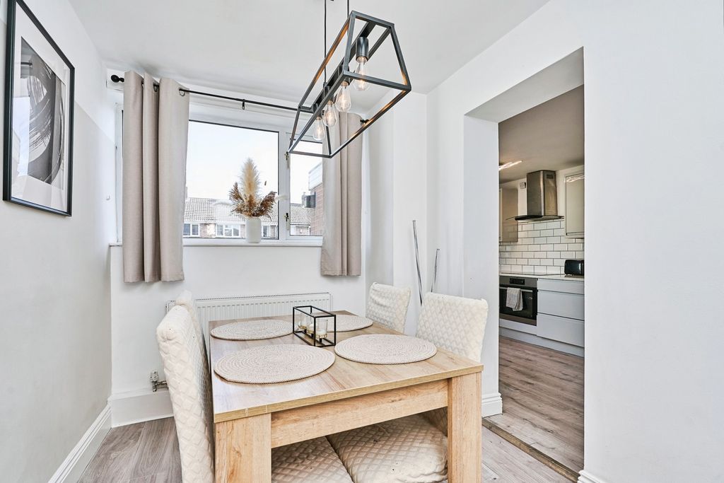 Property photo 3 of 19 Pbox-Img.Jpg