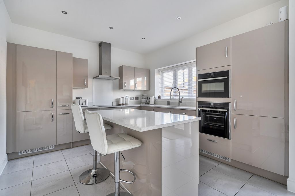 Property photo 3 of 21