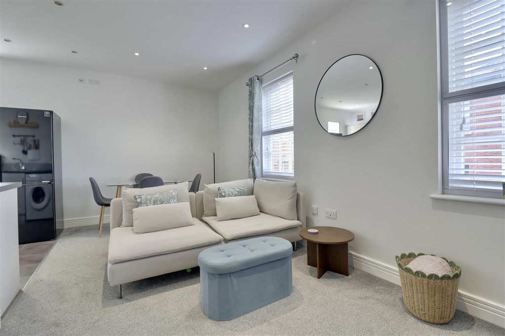 Property photo 3 of 14 Lounge/Diner