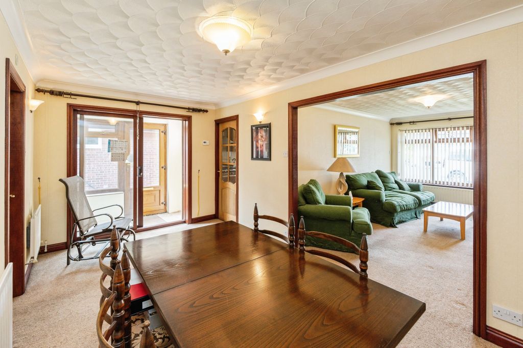 Property photo 3 of 24 Dining Area