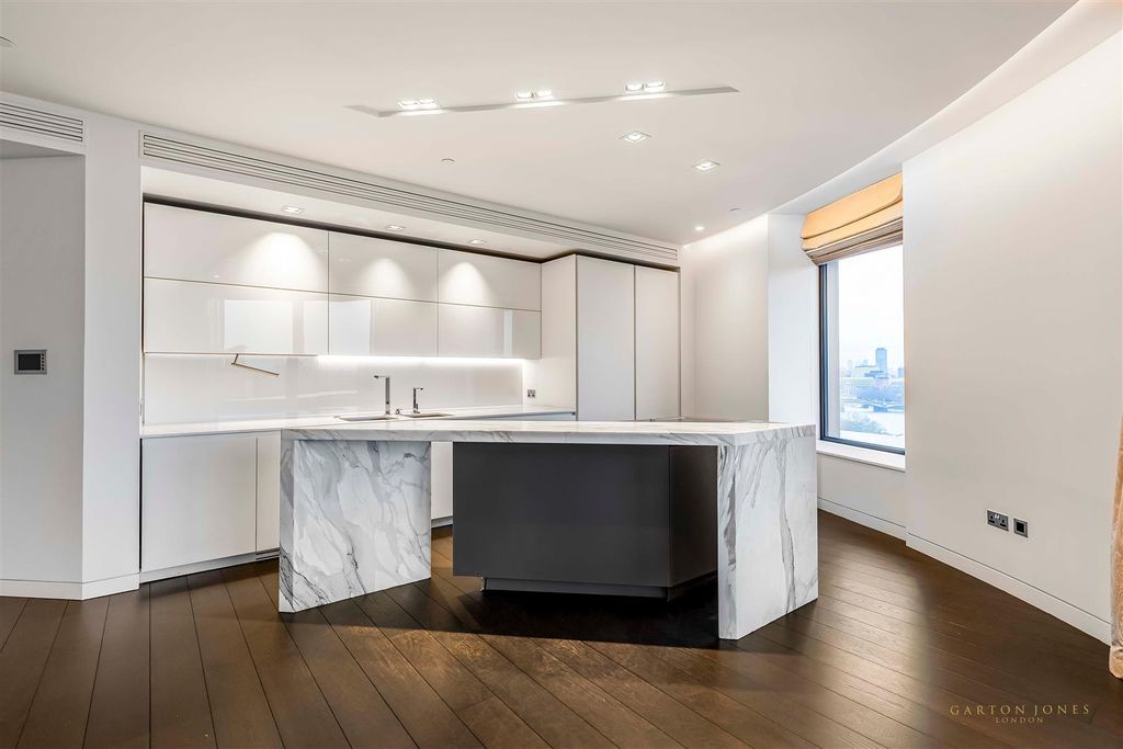 Property photo 3 of 19 Kitchen.Jpg