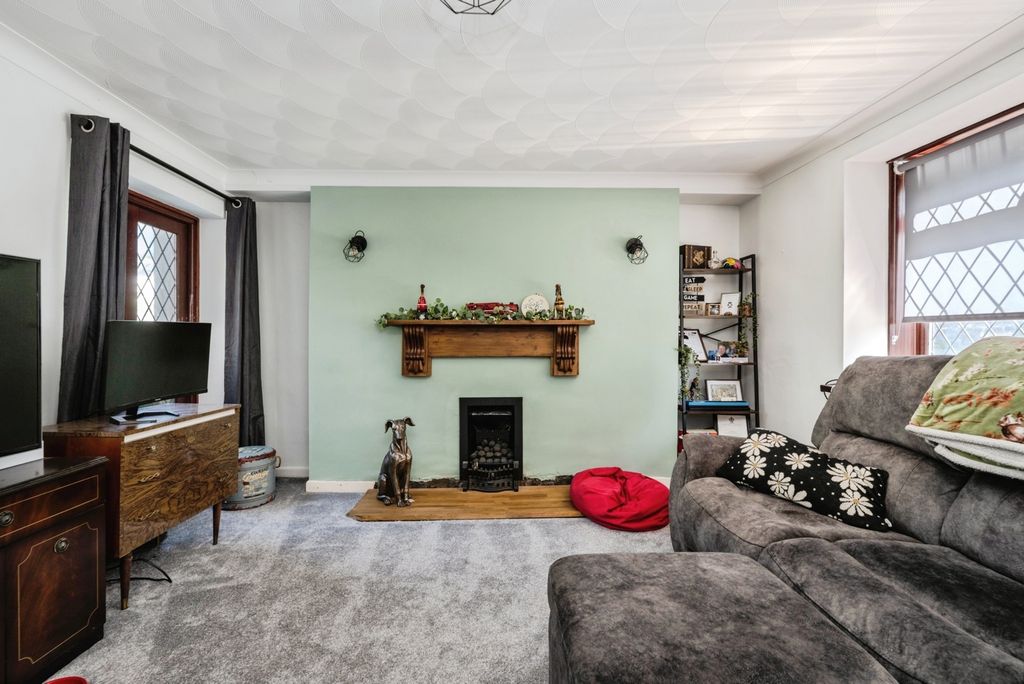 Property photo 2 of 19 Pbox-Img.Jpg