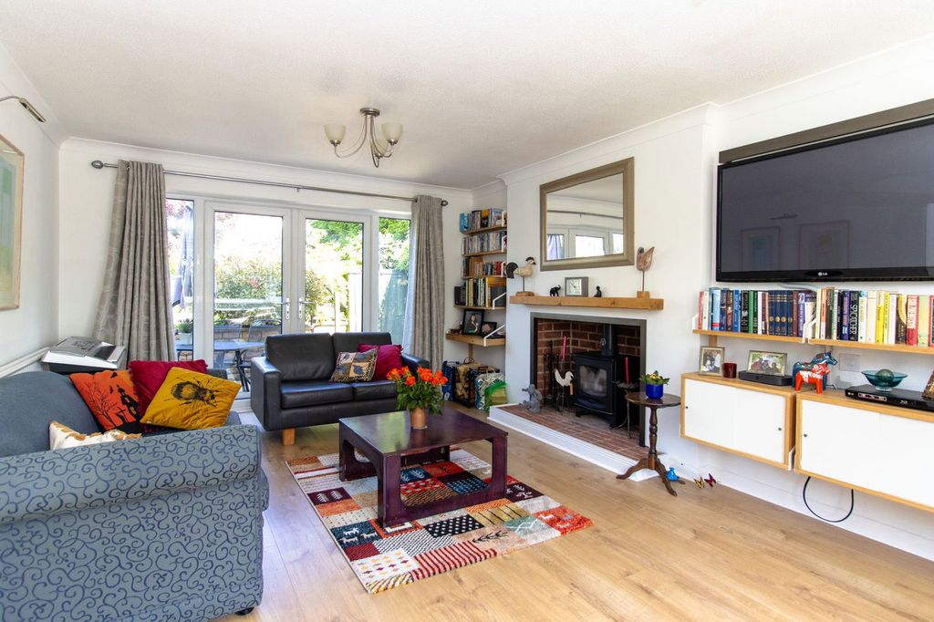 Property photo 2 of 27