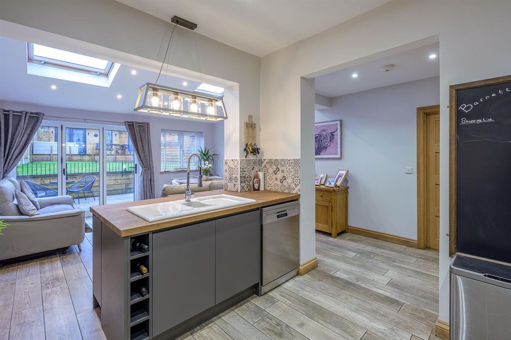 Property photo 3 of 36